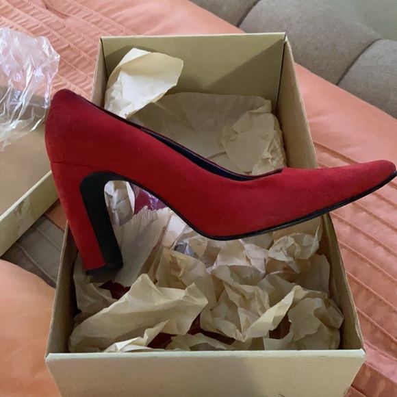 Shoes pumps.   Red. - Picture 3 of 10